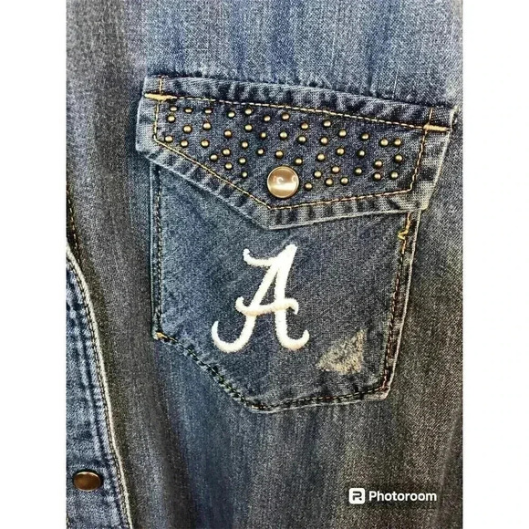 Gap Women’s Large Blue Jean Pearl Snap Shirt Studded Logo L/S Pockets - Picture 3 of 6